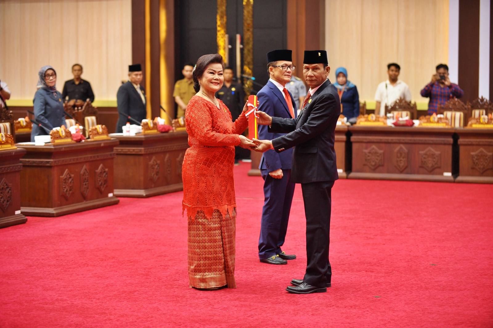 Pelantikan PAW Dua Anggota DPRD Kalteng