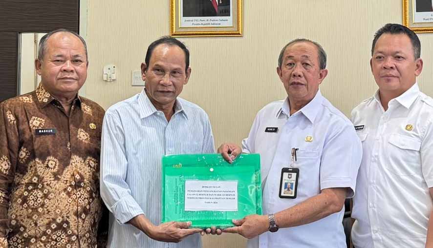 Ketua DPRD Serahkan Usulan Pemberhentian dan Pengangkatan Gubernur Kalteng ke Kemendagri