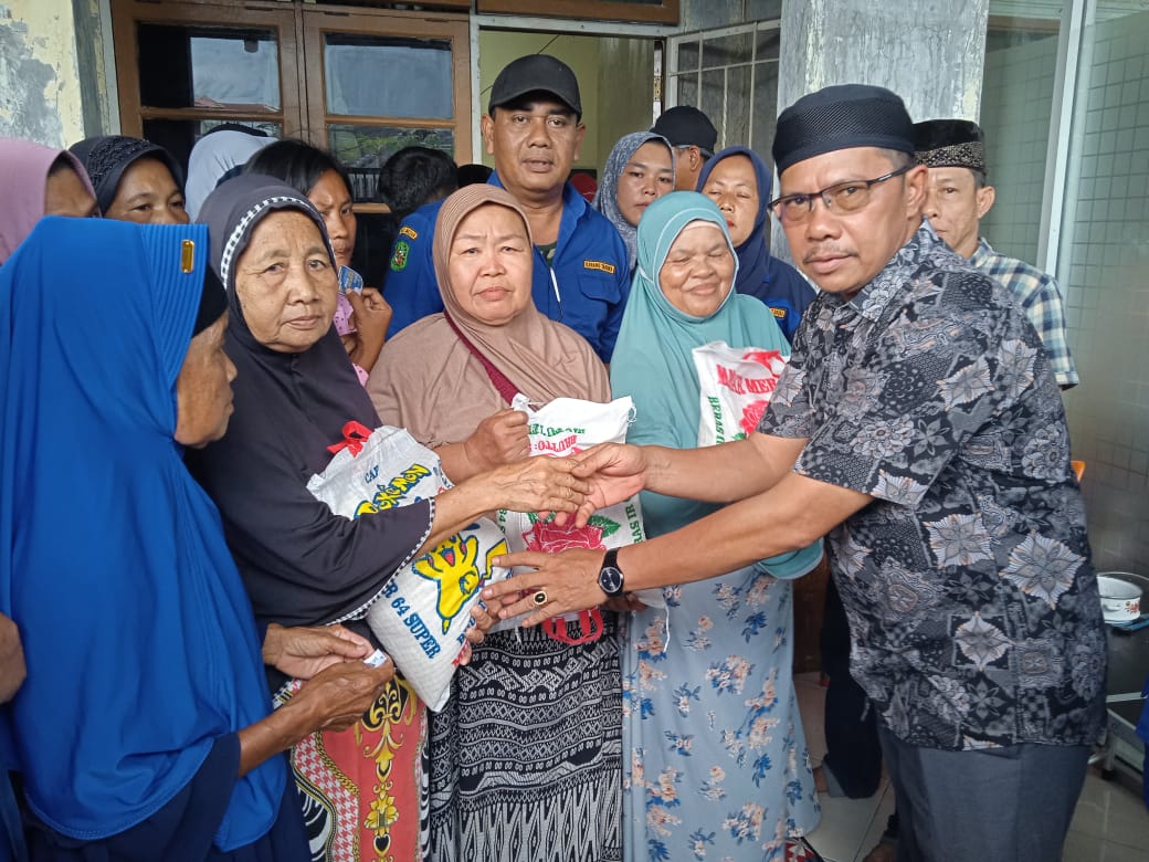Relawan Wak Young Gelar Jumat Berkah Santuni Para Janda