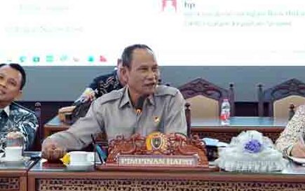 Ketua DPRD Kalteng Pimpin Rapat Gabungan Komisi