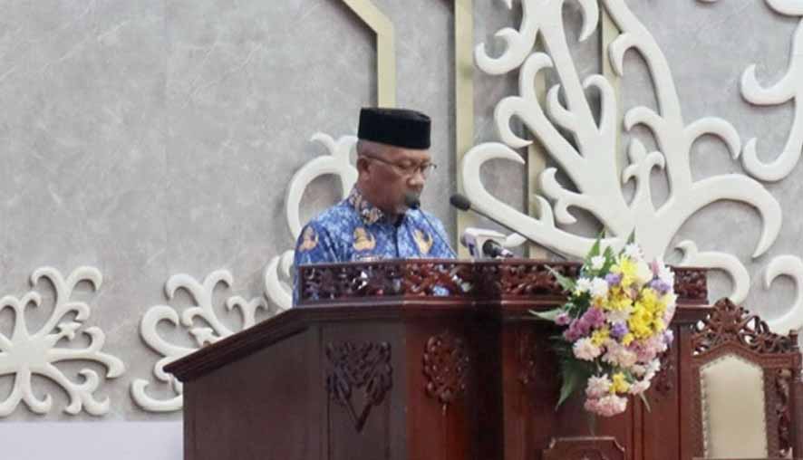 Plt Sekda Sampaikan Pidato Jawaban Gubernur Atas Pemandangan Umum Fraksi Pendukung DPRD