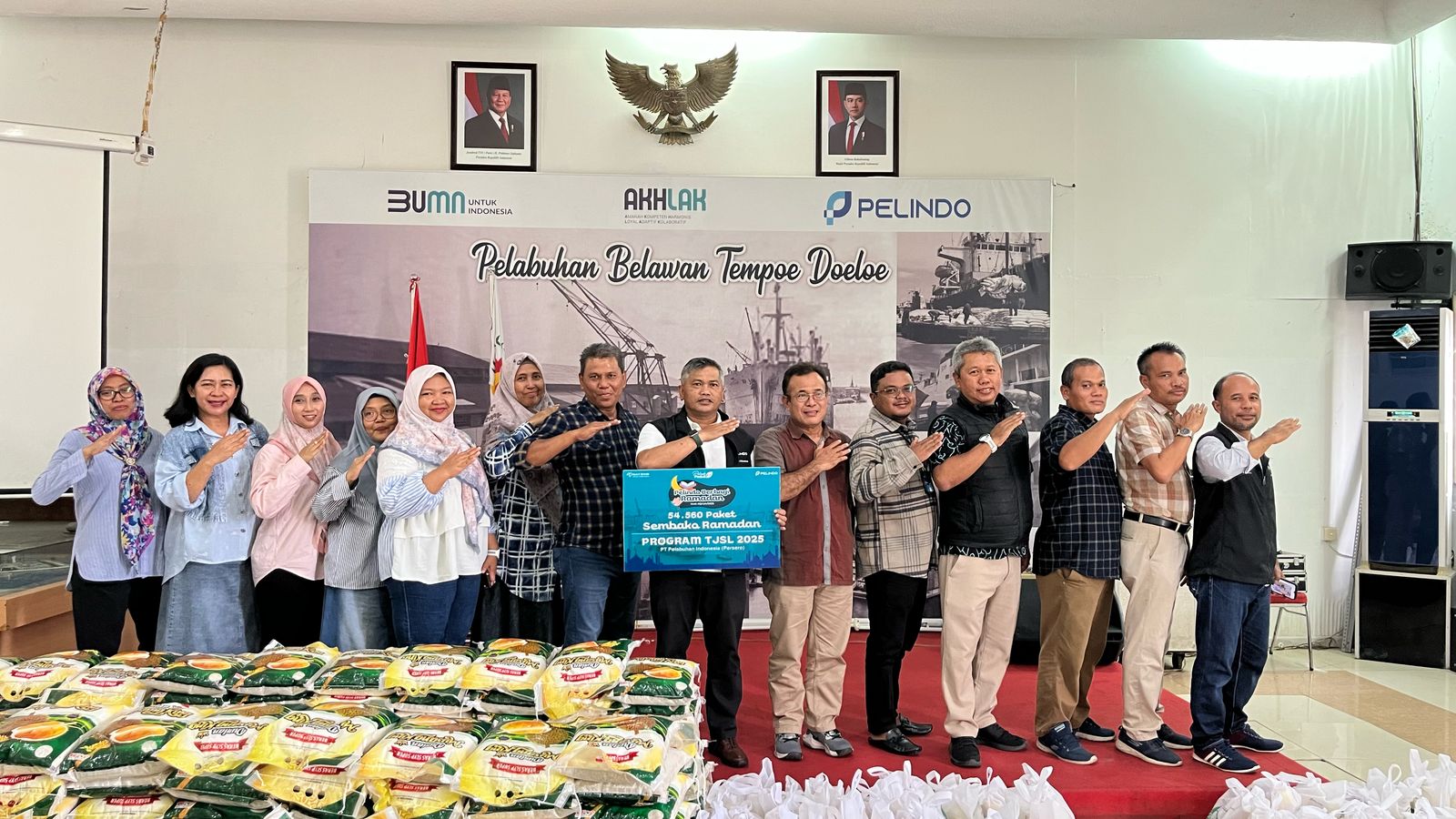 PT Pelindo Regional 1 Belawan Salurkan 300 Paket Sembako dalam Program Pelindo Berbagi Ramadhan 2025