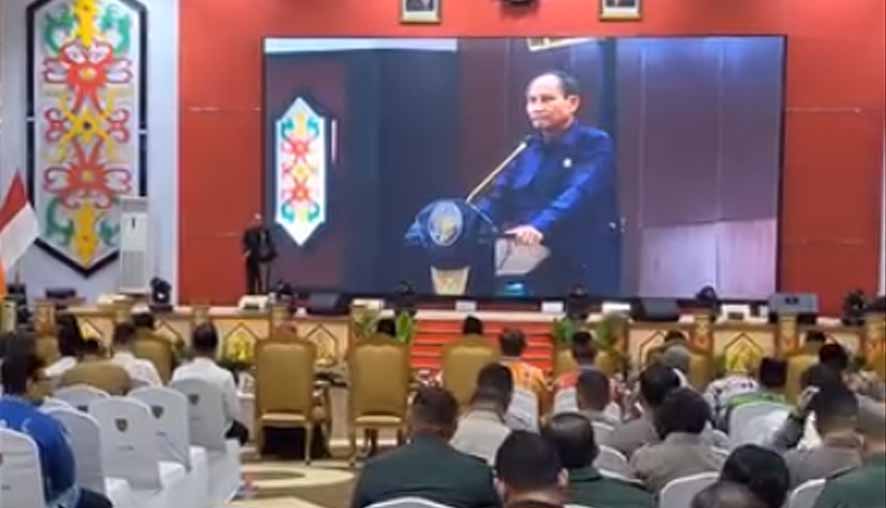 Ketua DPRD Provinsi Kalteng Arton S Dohong saat menyampaikan sambutannya pada acara Halalbihalal Kebangsaan 