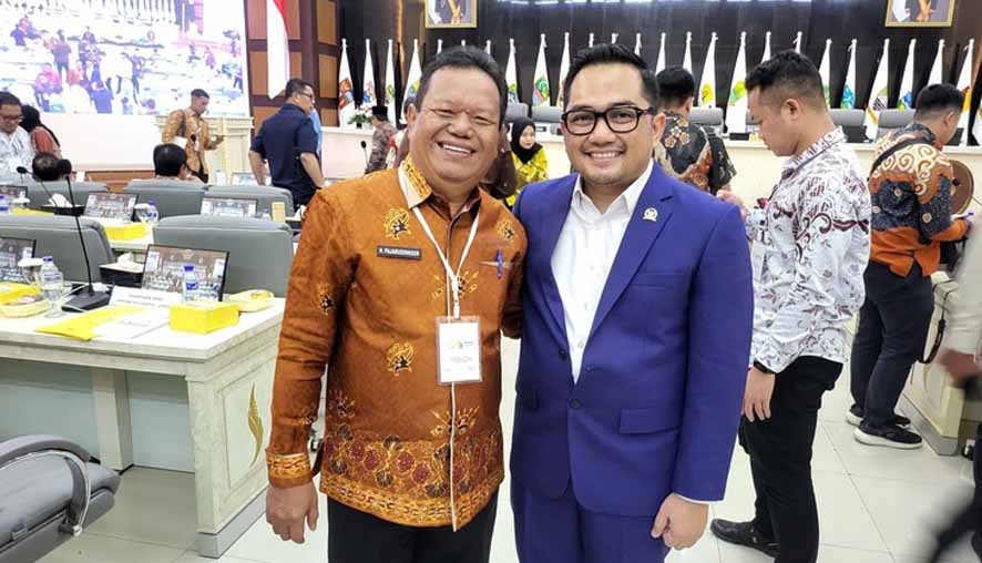 Sekretaris DPRD Kalteng H. Pajarudinnoor (kiri) menghadiri Munas I ASDPSI Tahun 2025