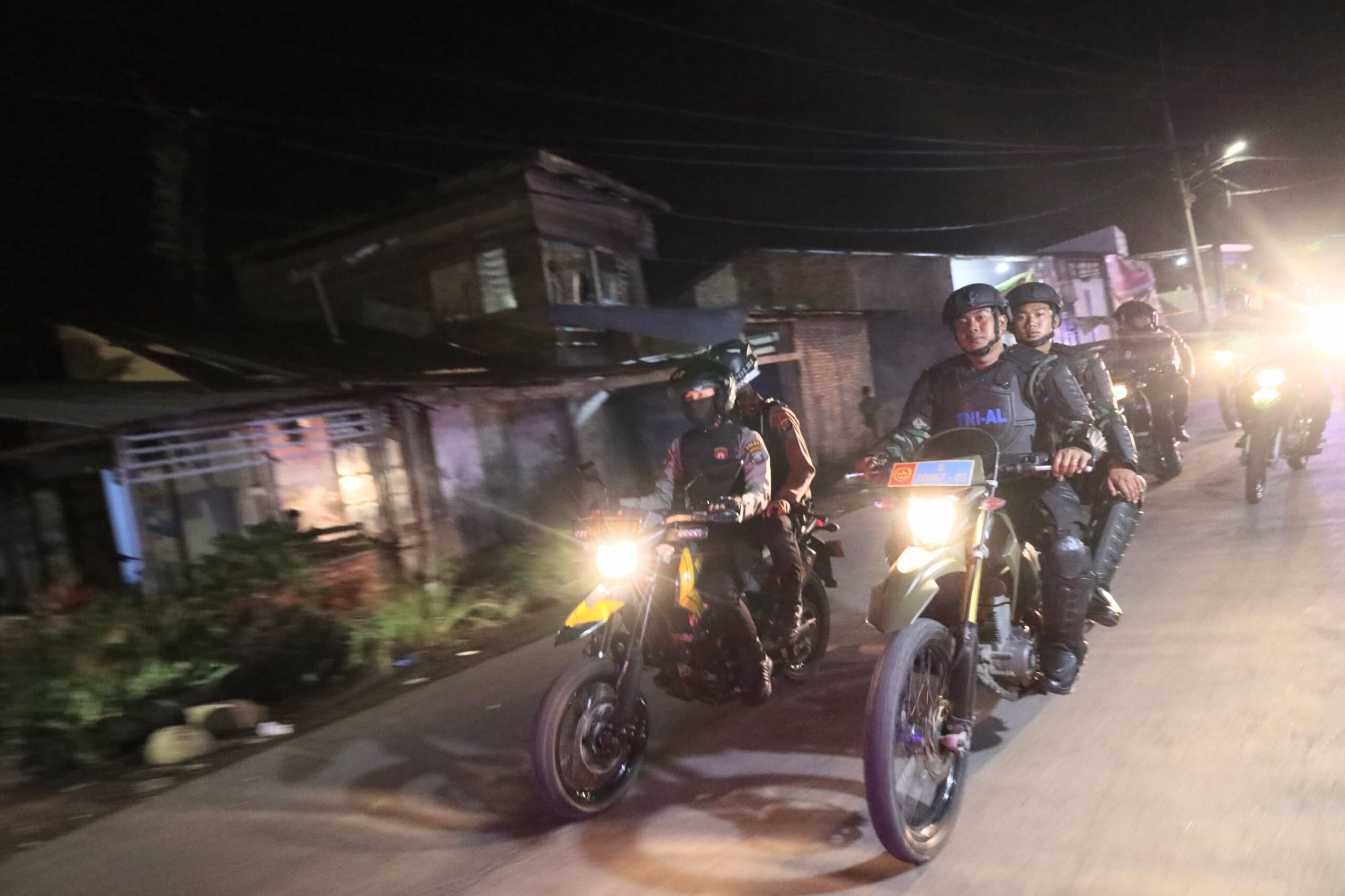 Puluhan Personel Gabungan TNI-Polri Gelar Patroli Skala Besar di Belawan, Cegah Potensi Tawuran