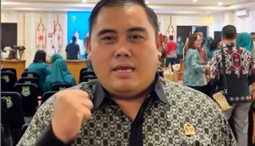 Anggota DPRD Kabupaten Kapuas  H. Abdullah, S.E saat menghadiri acara pelantikan Ketua sekaligus jajaran Tim Penggerak Pemberdayaan dan Kesejahteraan Keluarga (TP PKK) Kabupaten Kapuas, bertempat di Ruang Rapat Rumah Jabatan Bupati Kapuas, Sabtu (24/5/2025).