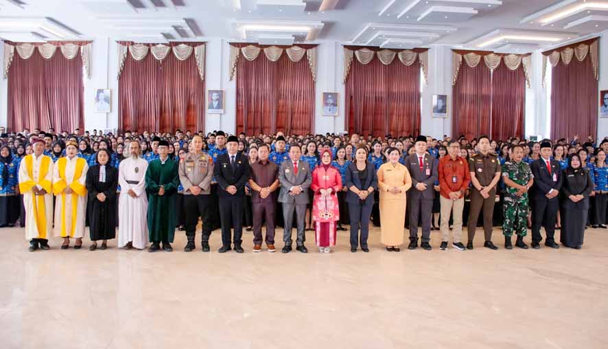 Wakil Ketua I DPRD Kapuas Hadiri Penyerahan SK Pengangkatan ASN dan Pelantikan PPPK