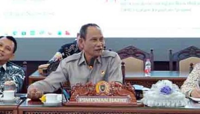 Ketua DPRD Kalteng Pimpin Rapat Gabungan Komisi