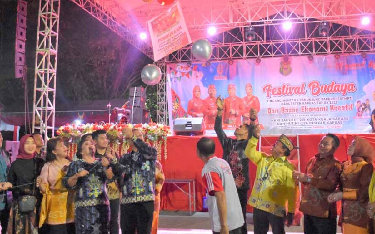 Ketua dan Anggota DPRD Kapuas Hadiri Pembukaan Festival Budaya Tingang Menteng Panunjung Tarung