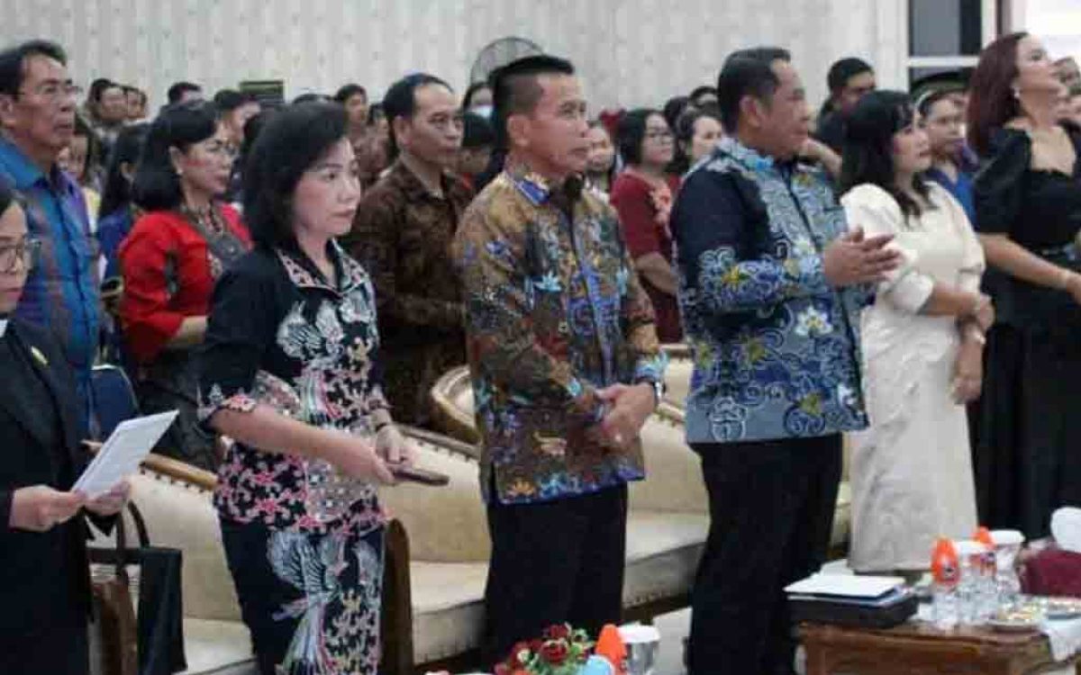 Pj Bupati MuraHermon saat menghadiri Ibadah Perayaan Natal Oikumene