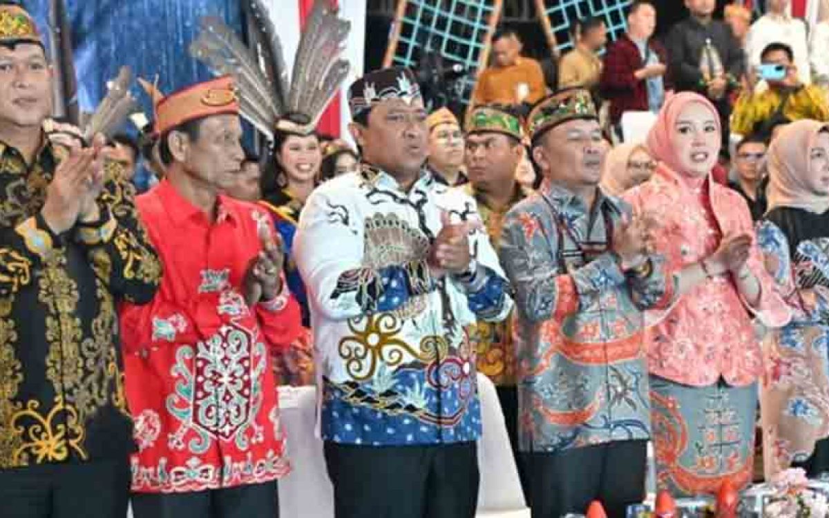 Ketua DPRD Kalteng Arton S Dohong turut hadir pada acara pembukaan Festival Budaya Isen Mulang (FBIM) Tahun 2025