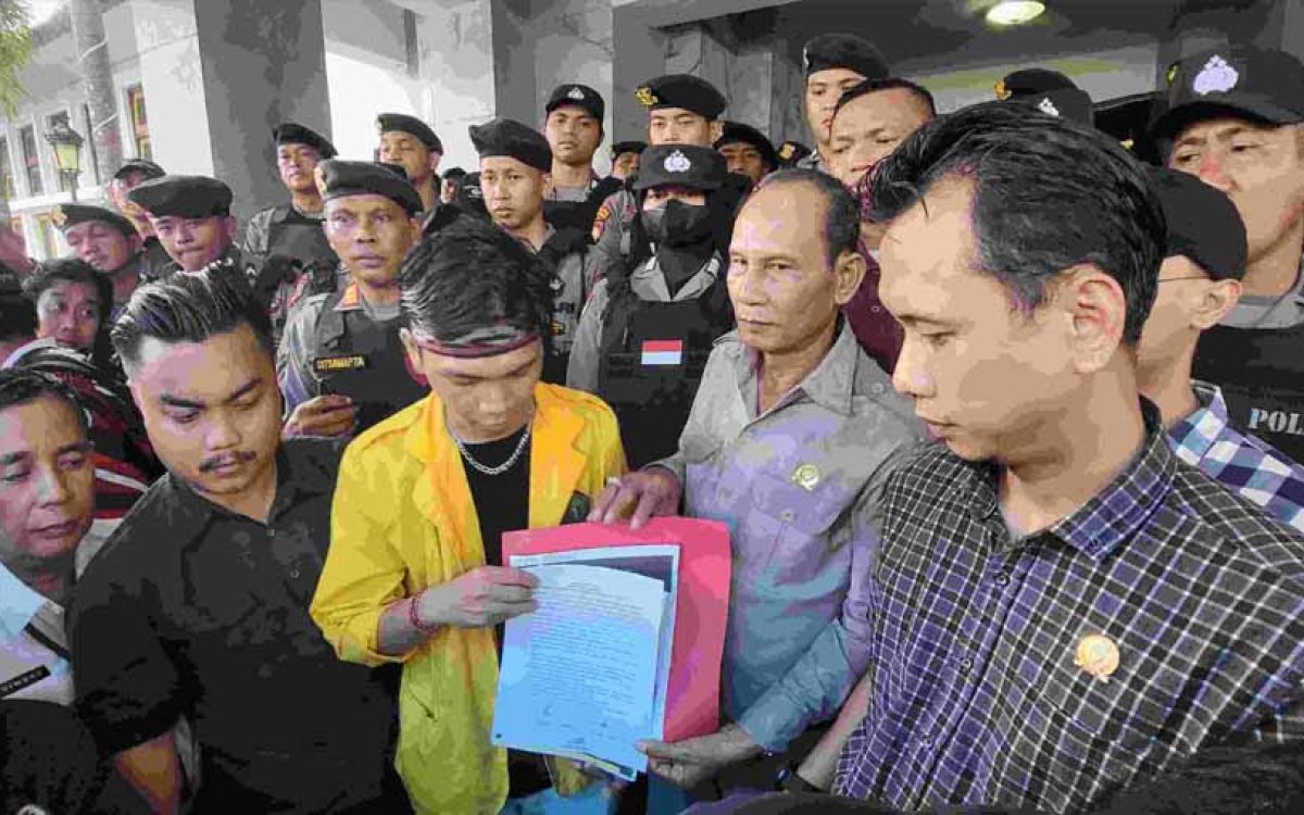 Dewan Berjanji Akan Sampaikan Aspirasi Para Mahasiswa ke Pemerintah