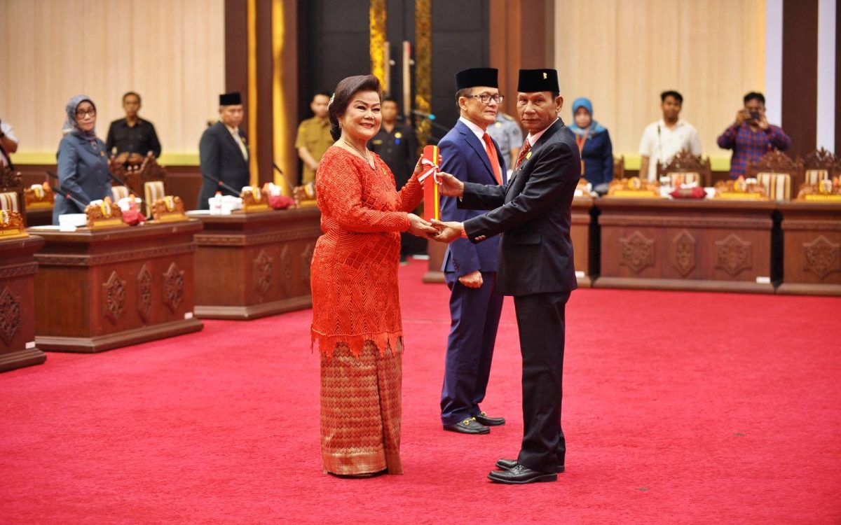 Pelantikan PAW Dua Anggota DPRD Kalteng