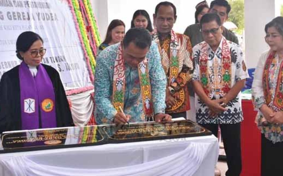 Ketua DPRD Arton S Dohong Hadiri Peresmian GKE Yudea