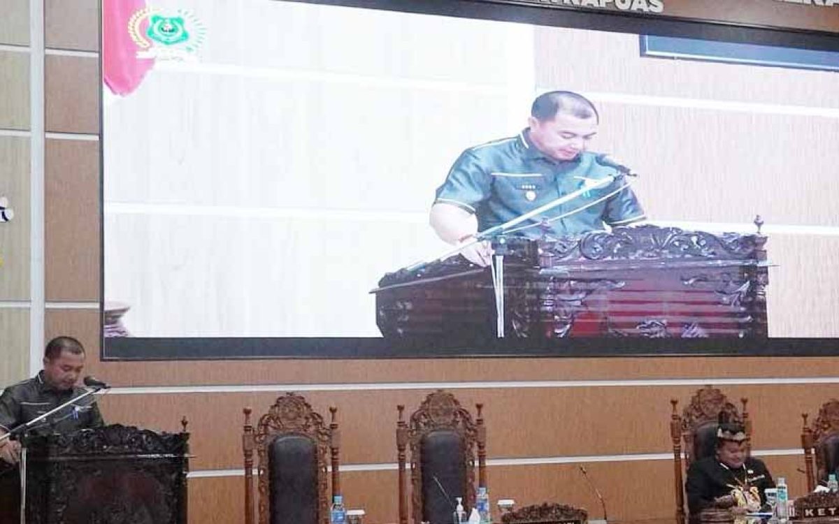 Wakil Bupati Kapuas, Dodo, SP saat menyampaikan jawaban resmi atas pandangan umum fraksi-fraksi pendukung DPRD Kapuas.