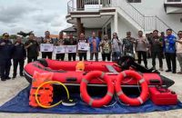 Hadiri Penyaluran Bantuan Terdampak Banjir, Ketua DPRD Apresiasi Langkah Cepat Pemkab Kapuas