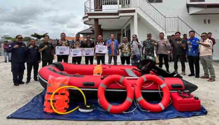 Hadiri Penyaluran Bantuan Terdampak Banjir, Ketua DPRD Apresiasi Langkah Cepat Pemkab Kapuas