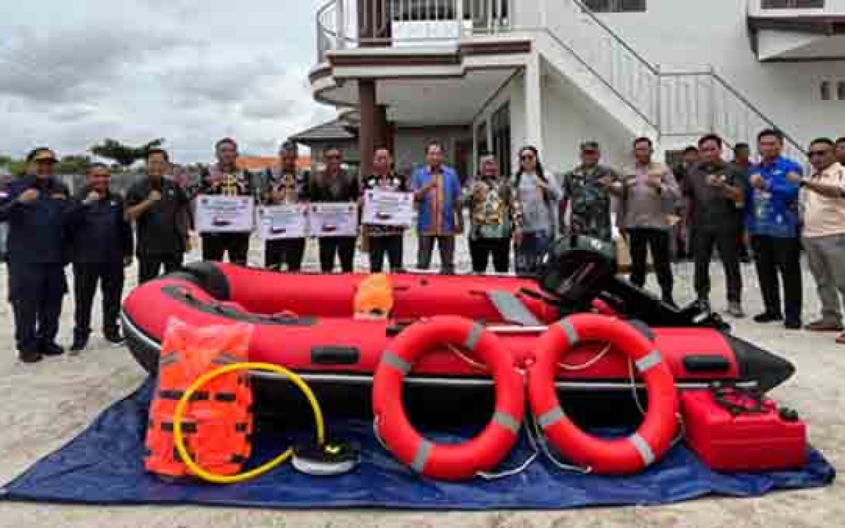 Hadiri Penyaluran Bantuan Terdampak Banjir, Ketua DPRD Apresiasi Langkah Cepat Pemkab Kapuas