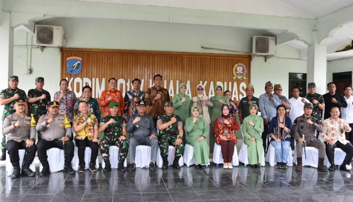 Ketua Komisi II DPRD Turut Menghadiri Penyambutan Danrem 102/ Panju Panjung ke Kabupaten Kapuas