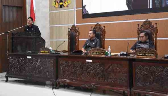 Fraksi -Fraksi Pendukung DPRD Sampaikan Pemandangan Umum Terhadap 6 buah Raperda Kabupaten Kapuas
