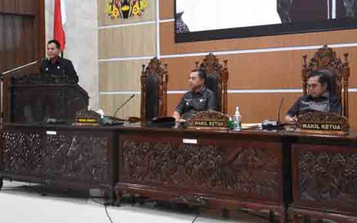 Fraksi -Fraksi Pendukung DPRD Sampaikan Pemandangan Umum Terhadap 6 buah Raperda Kabupaten Kapuas