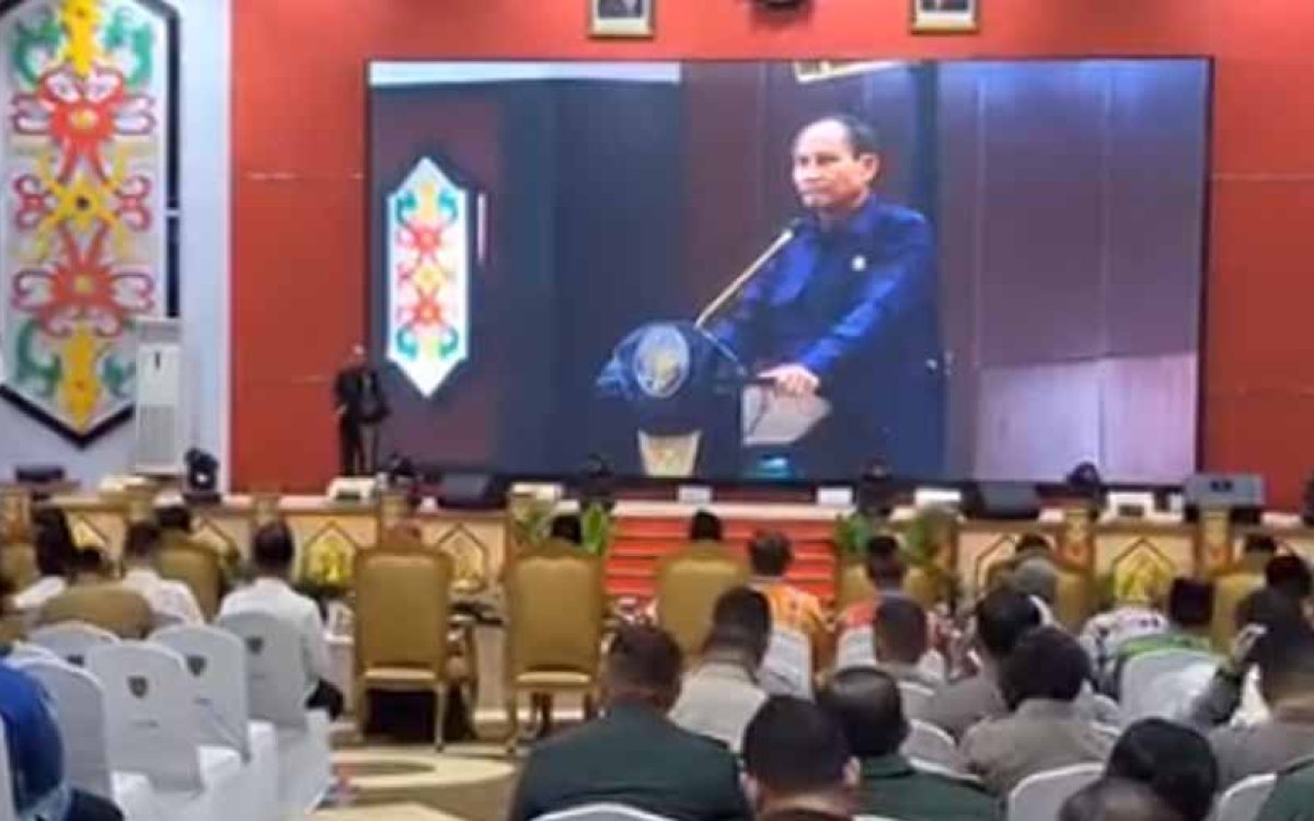 Ketua DPRD Provinsi Kalteng Arton S Dohong saat menyampaikan sambutannya pada acara Halalbihalal Kebangsaan 