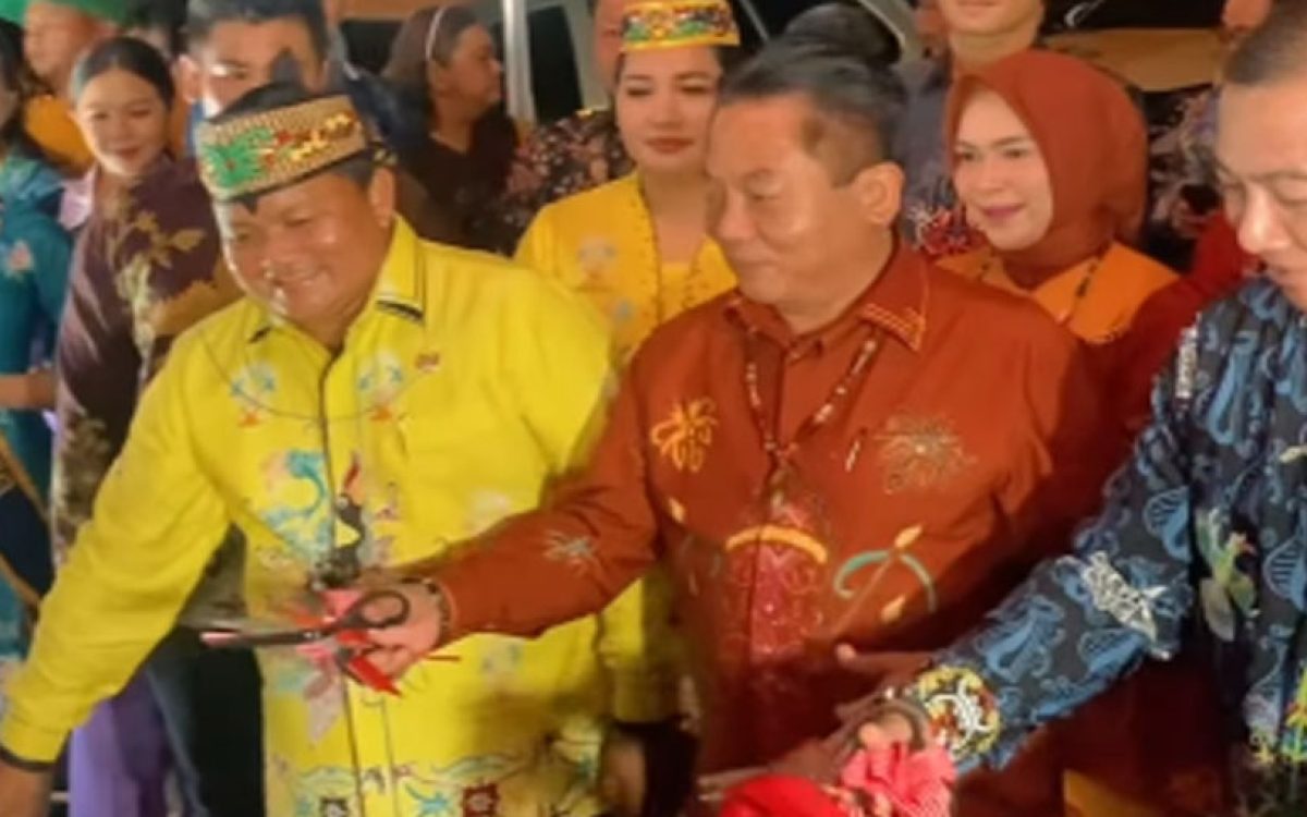 Ketua DPRD Kapuas Hadiri Bazar Ekonomi Kreatif dan Expo 2025