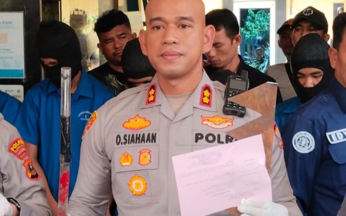 Merasa Terancam Dikepung Puluhan Pemuda Bersajam, Kapolres Lepaskan Tembakan Guna Membela Diri