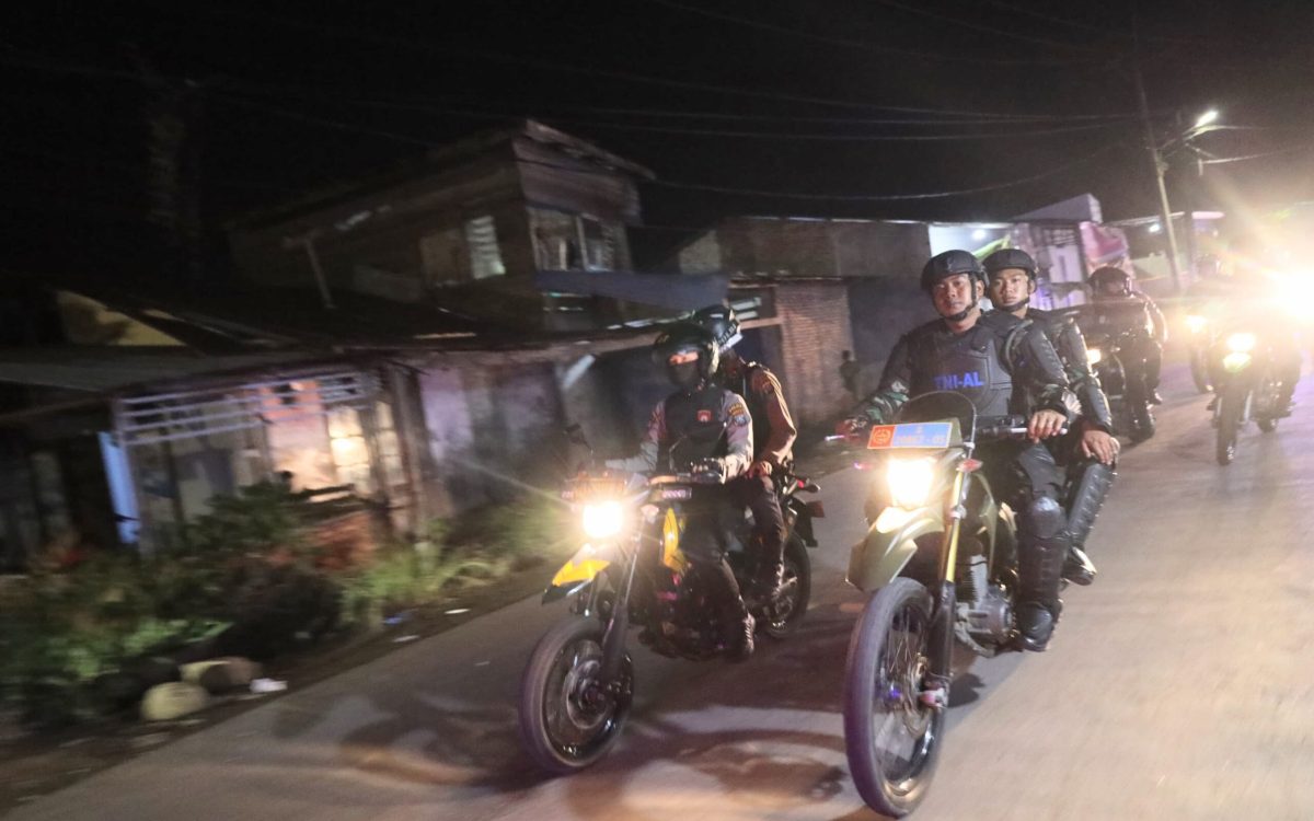 Puluhan Personel Gabungan TNI-Polri Gelar Patroli Skala Besar di Belawan, Cegah Potensi Tawuran