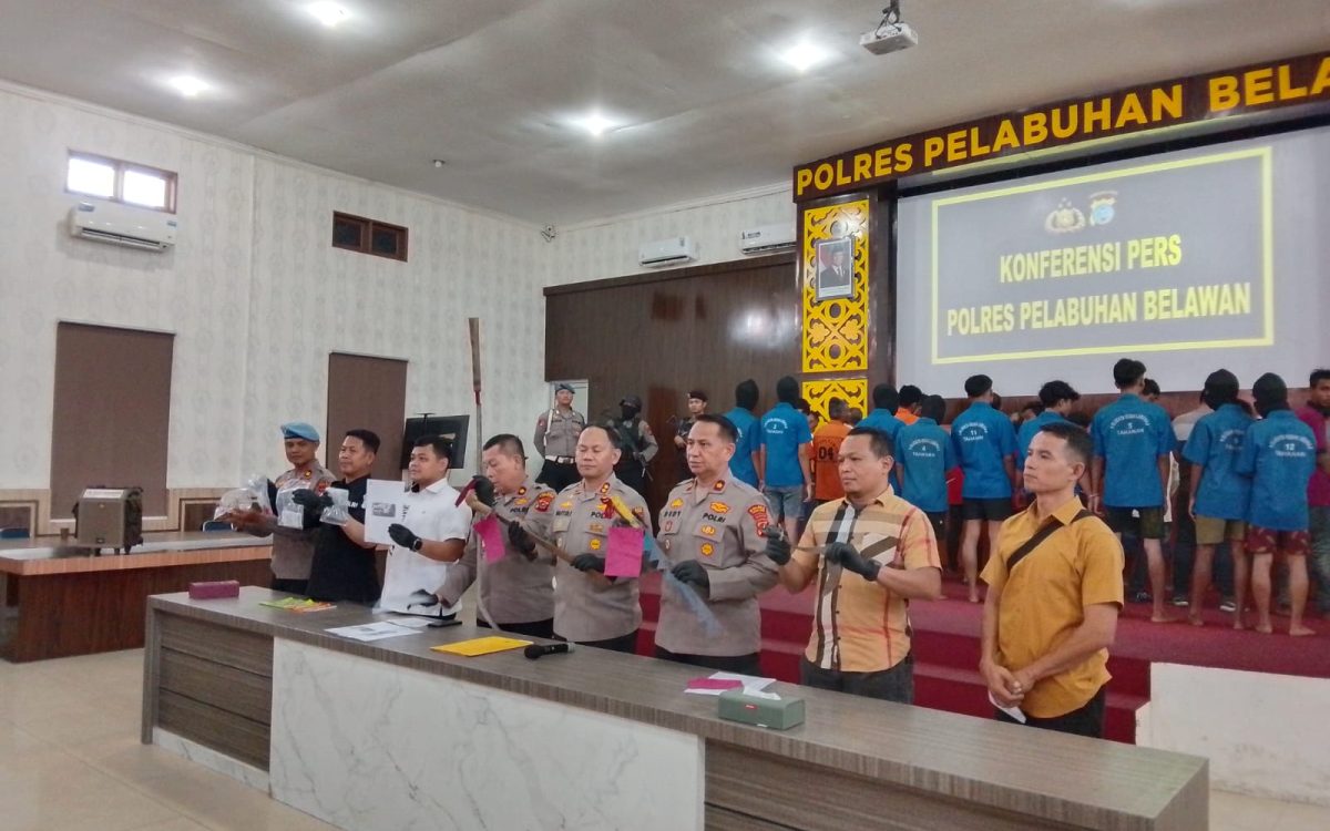 Kapolres Pelabuhan Belawan Paparkan Kasus Tawuran dan Barang Bukti