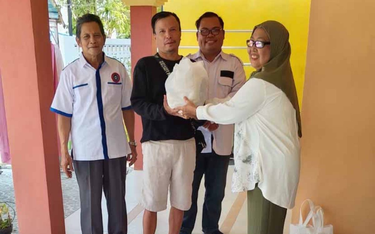 Tanpa Gelar Demo, Sejumlah Serikat Buruh di Kalteng Rayakan May Day dengan Berbagi Sembako